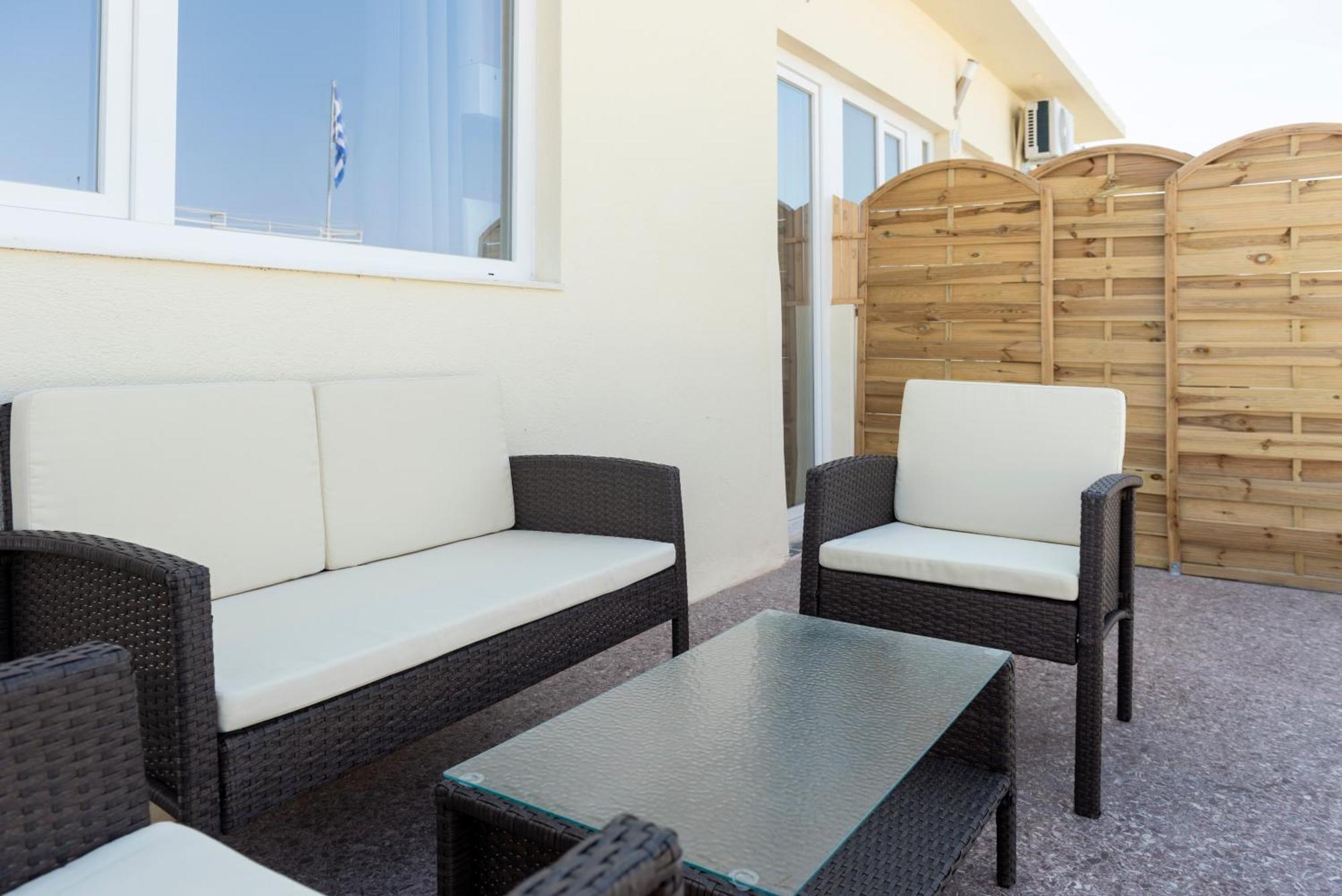 אתונה Liberal Mini Rooms & Suites מראה חיצוני תמונה