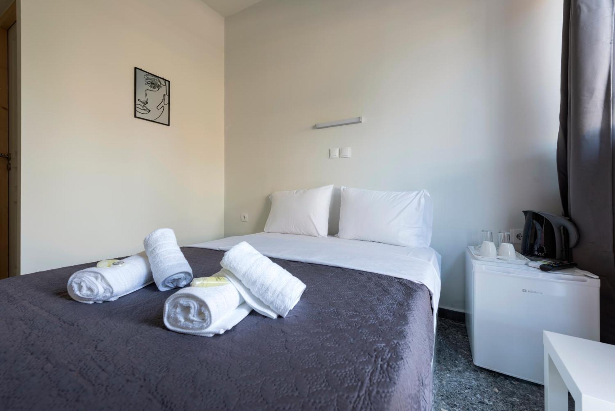 אתונה Liberal Mini Rooms & Suites מראה חיצוני תמונה
