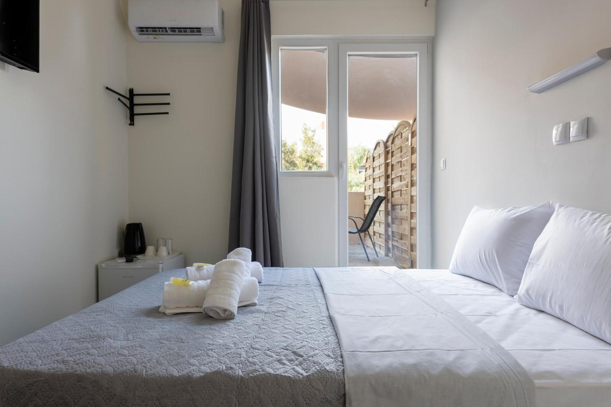 אתונה Liberal Mini Rooms & Suites מראה חיצוני תמונה